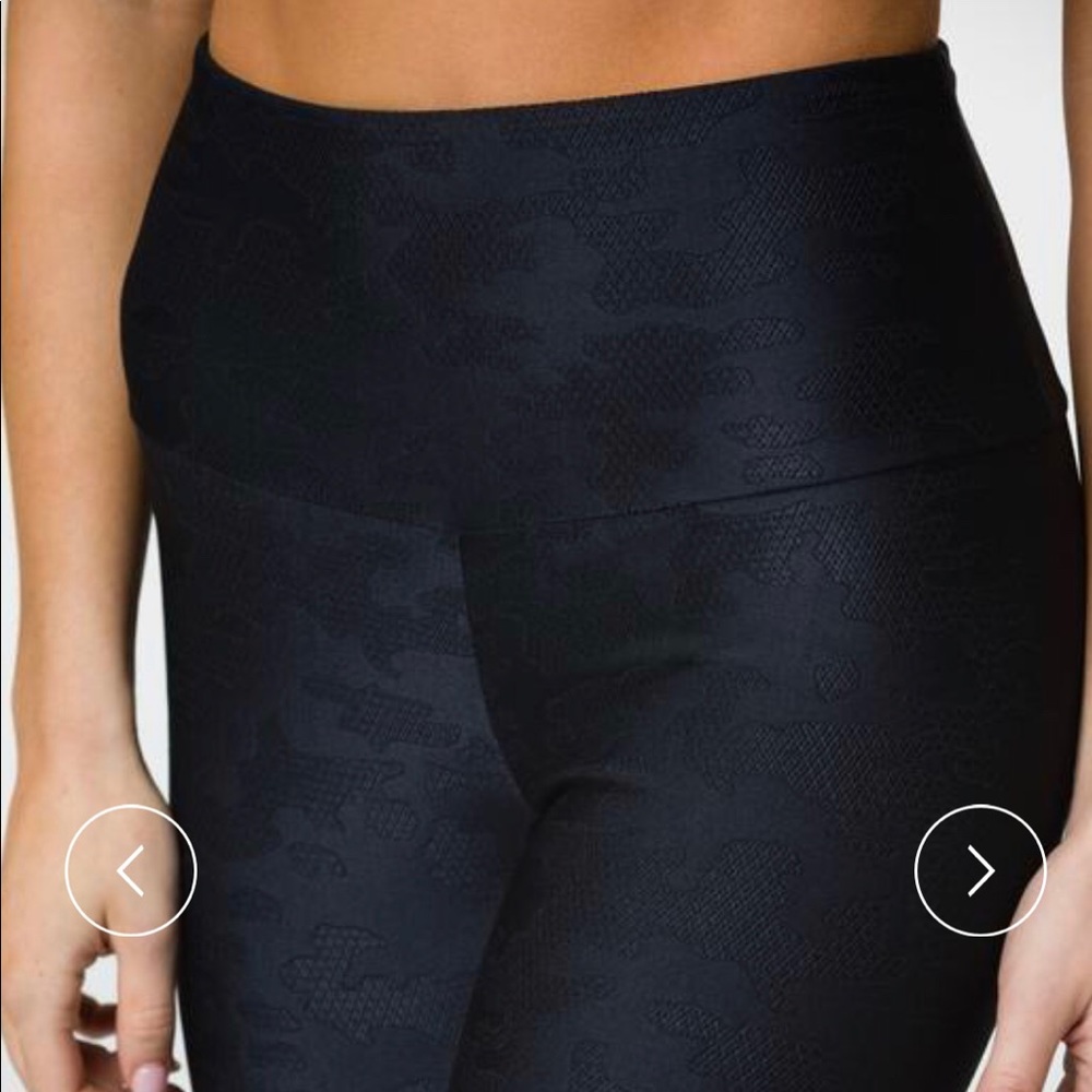 New with Tags! Onzie Jaquard Camo midi legging